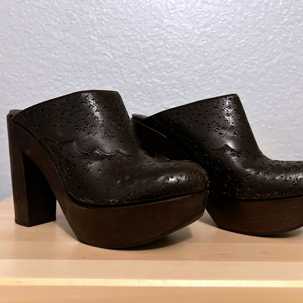 Vera Wang Brown Lavender Platform "Drew" Clog Heels